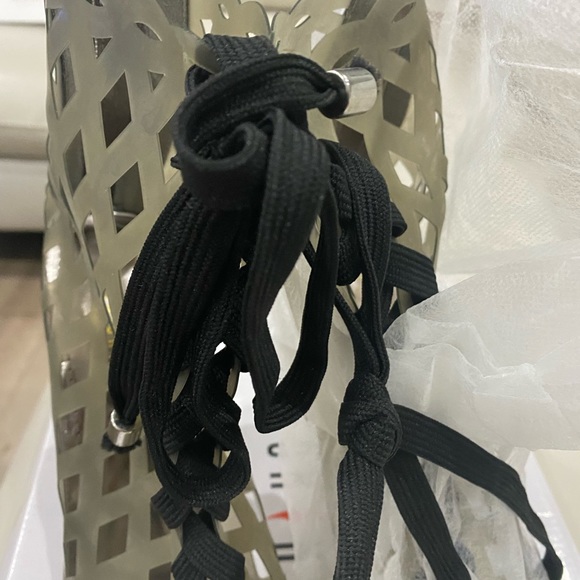 ⬇️PRICE⬇️ 
Fashion Nova  -  Clear/ Grey Cut out Bootie - size 7.5 - Picture 9 of 10